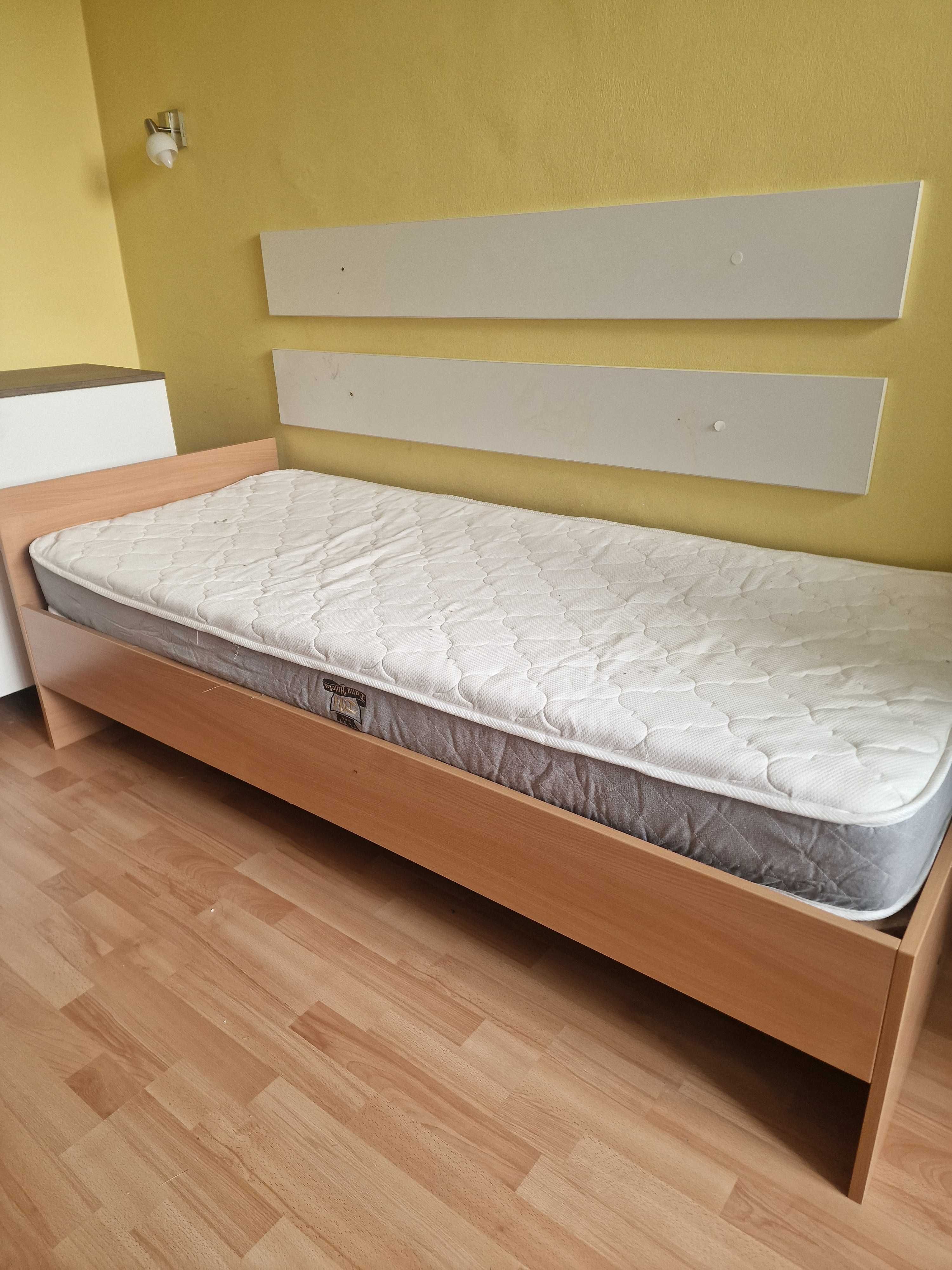 Легло дървено с матрак