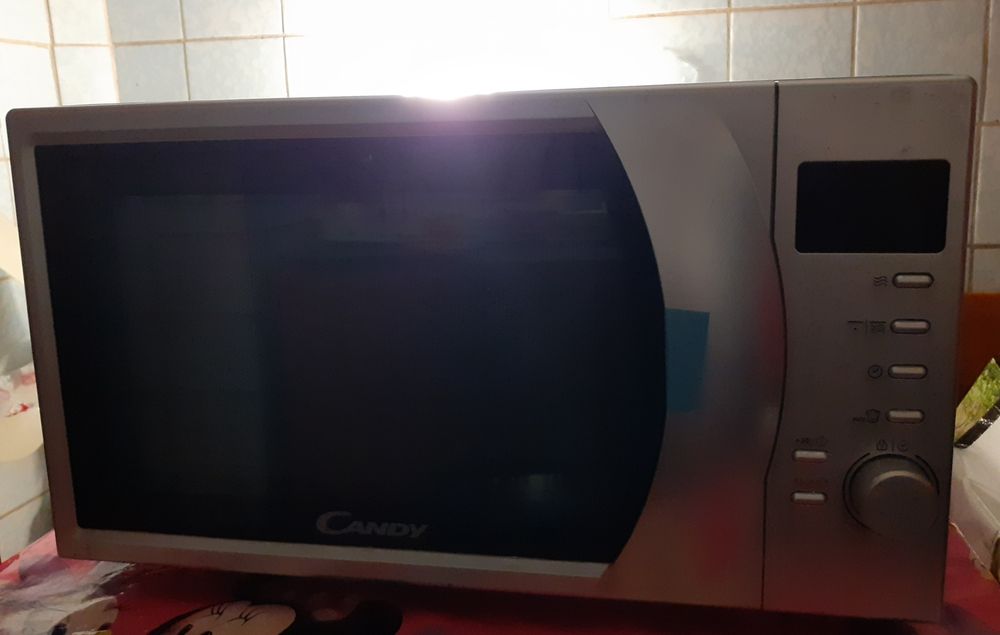 Se vinde urgent cuptor cu microunde Candy