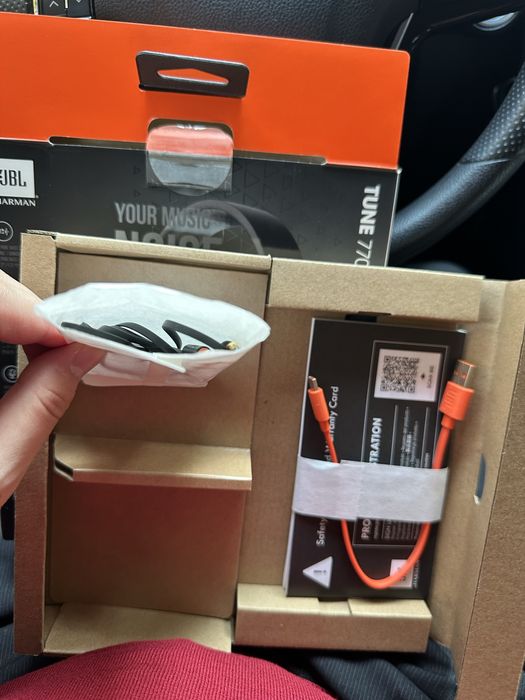 JBL TUNE 770 NC by Harman (Black)