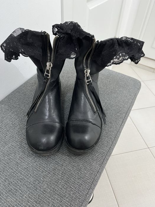 Боти, естествена кожа с дантела