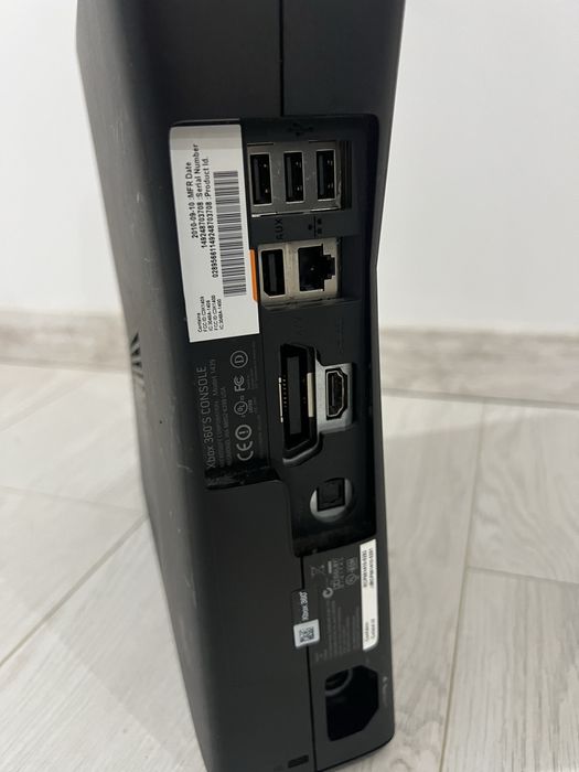 Consola XBOX 360 S, Sigiliu, fara HDD fara alimentator