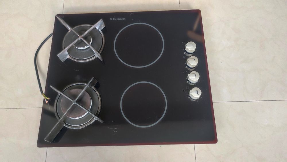 Комбиниран плот - газ -керамик  Electroluxа