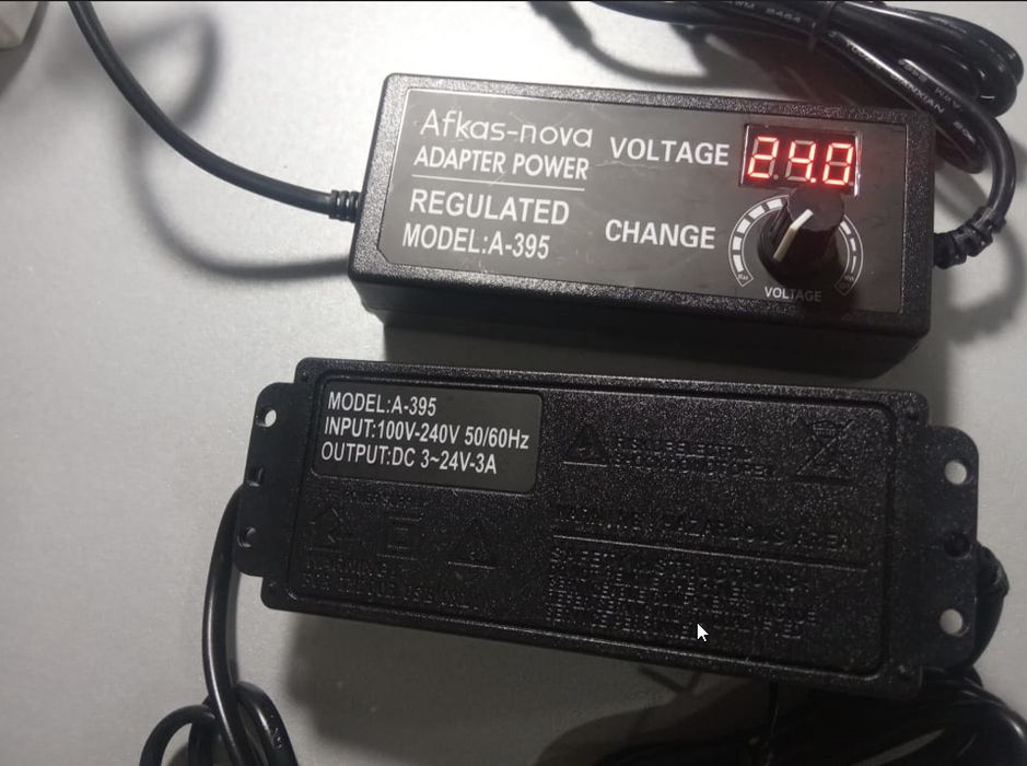 . с большим дисплеем и настройкой напряжения - блок питания