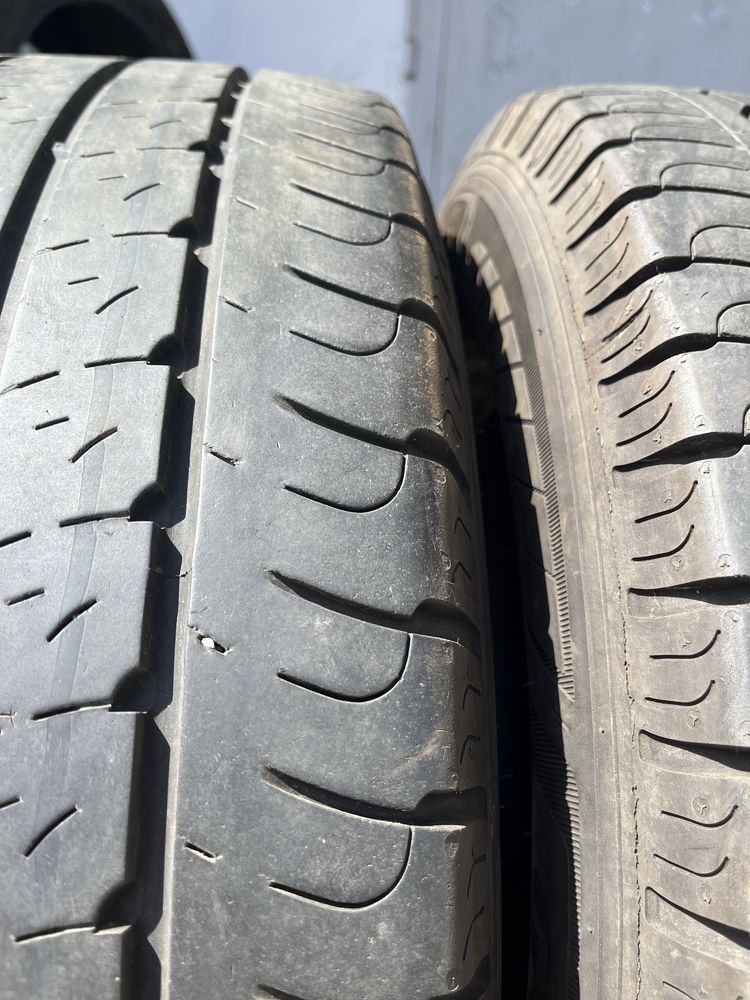 2 бр. гуми за бус 235/65/16C GoodYear DOT 9221 5 mm