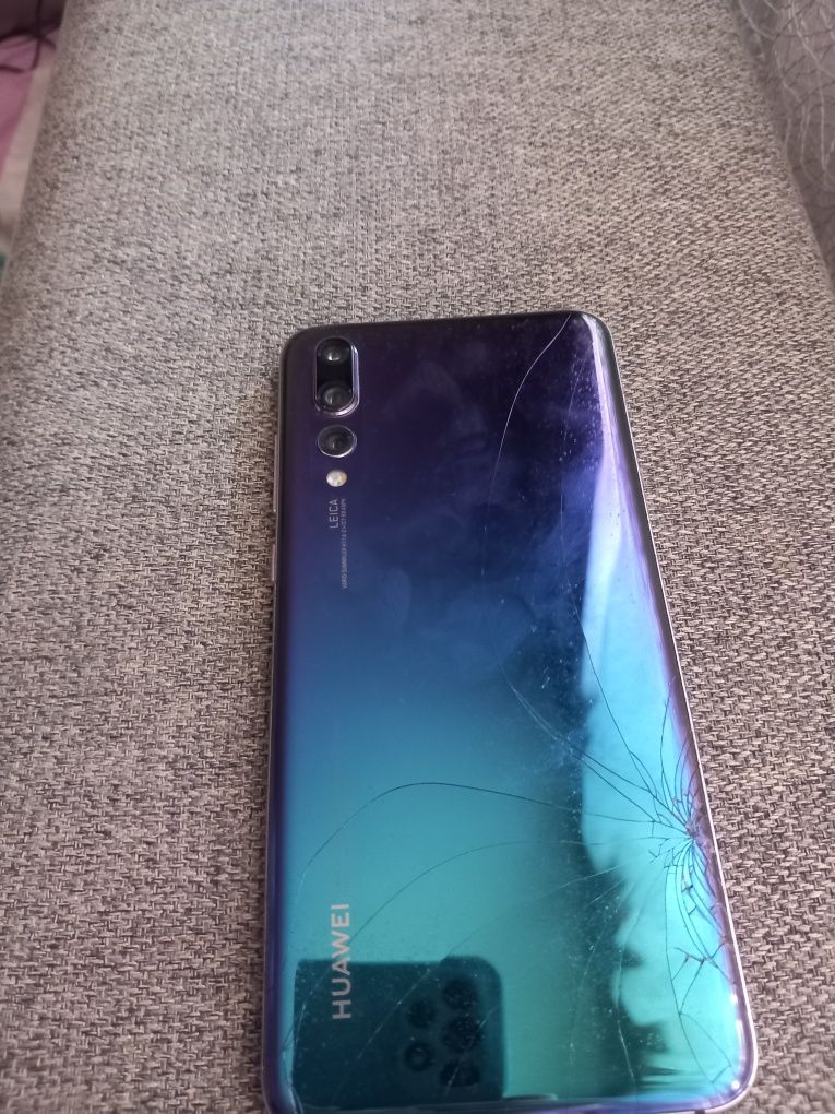 Huawei p20 pro , spate și display spart, nu se deschide