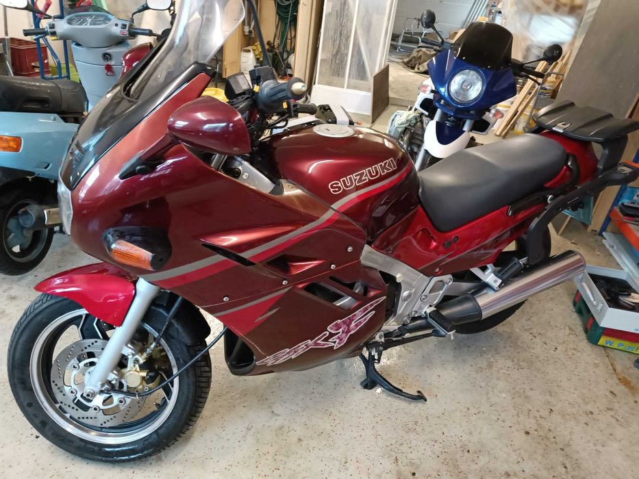 Motocicleta Suzuki GSXF 1100