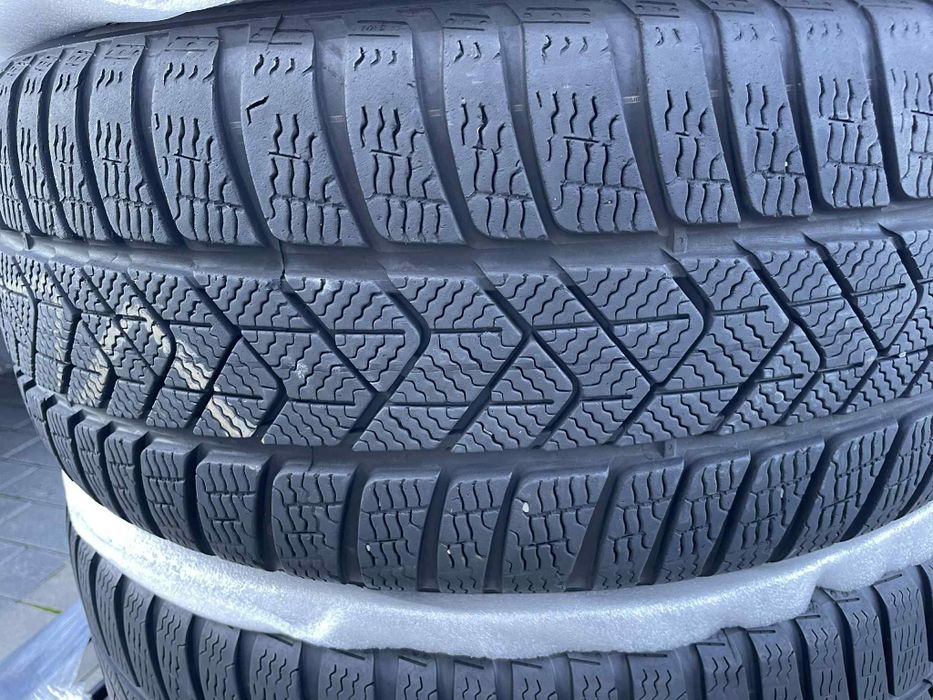 Зимни/ Pirelli SottoZero 245/45 R18 100V XL Run Flat