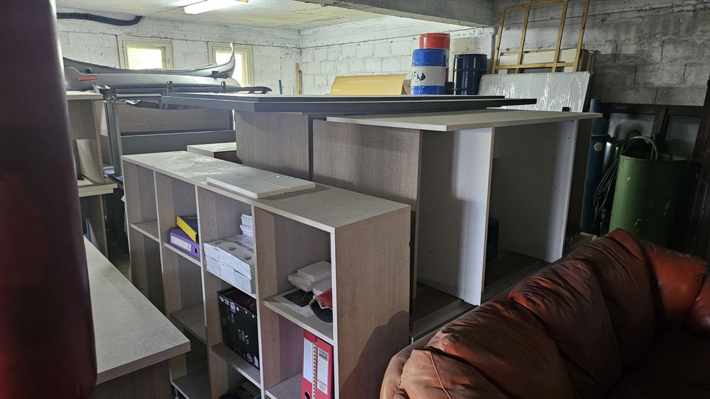 Модерно геймърско/офис бюро бройки– стабилно, стилно, перфектно за сет