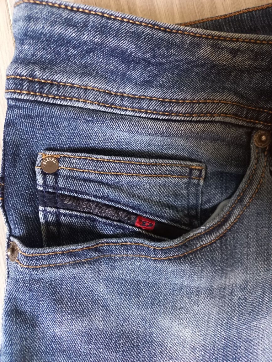 Pantaloni scurti DIESEL 100% originali blugi/ jeans si pantaloni sport