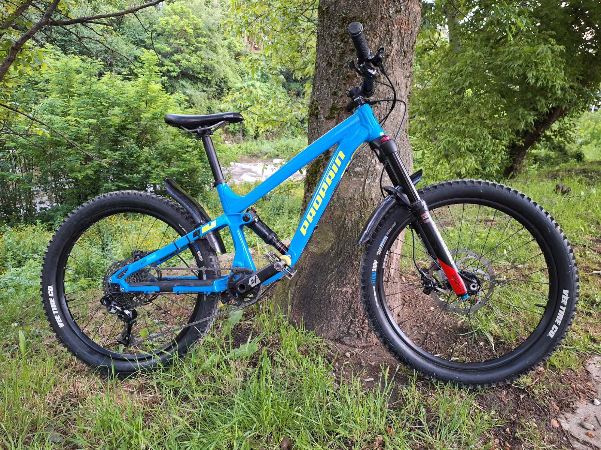 Продавам детско dh колело Propain yuma 24