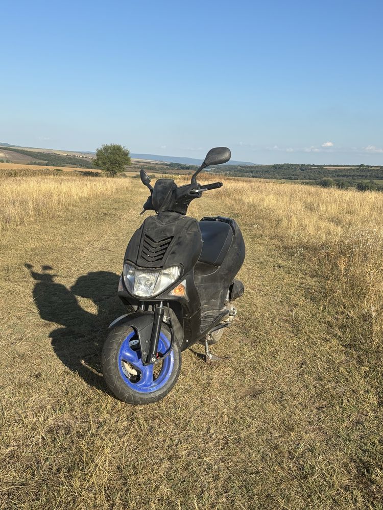 Скутер Kymco 50 кубика  в много добро състояние