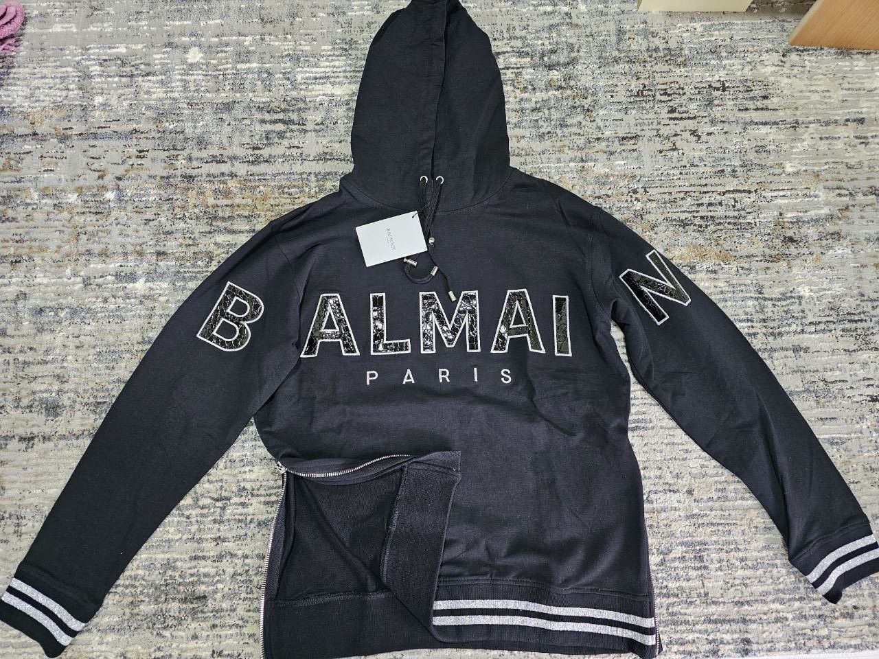 Продам женскую толстовку "BALMAIN"