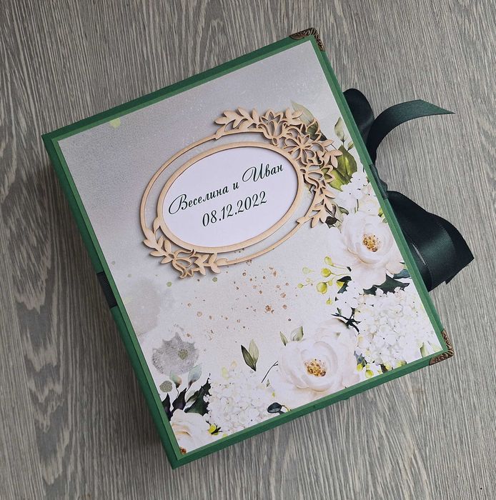 Скрапбук албум в зелено и бяло, с нежни рози, ръчна изработка /43.44