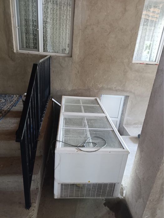 Морозильник почти новый