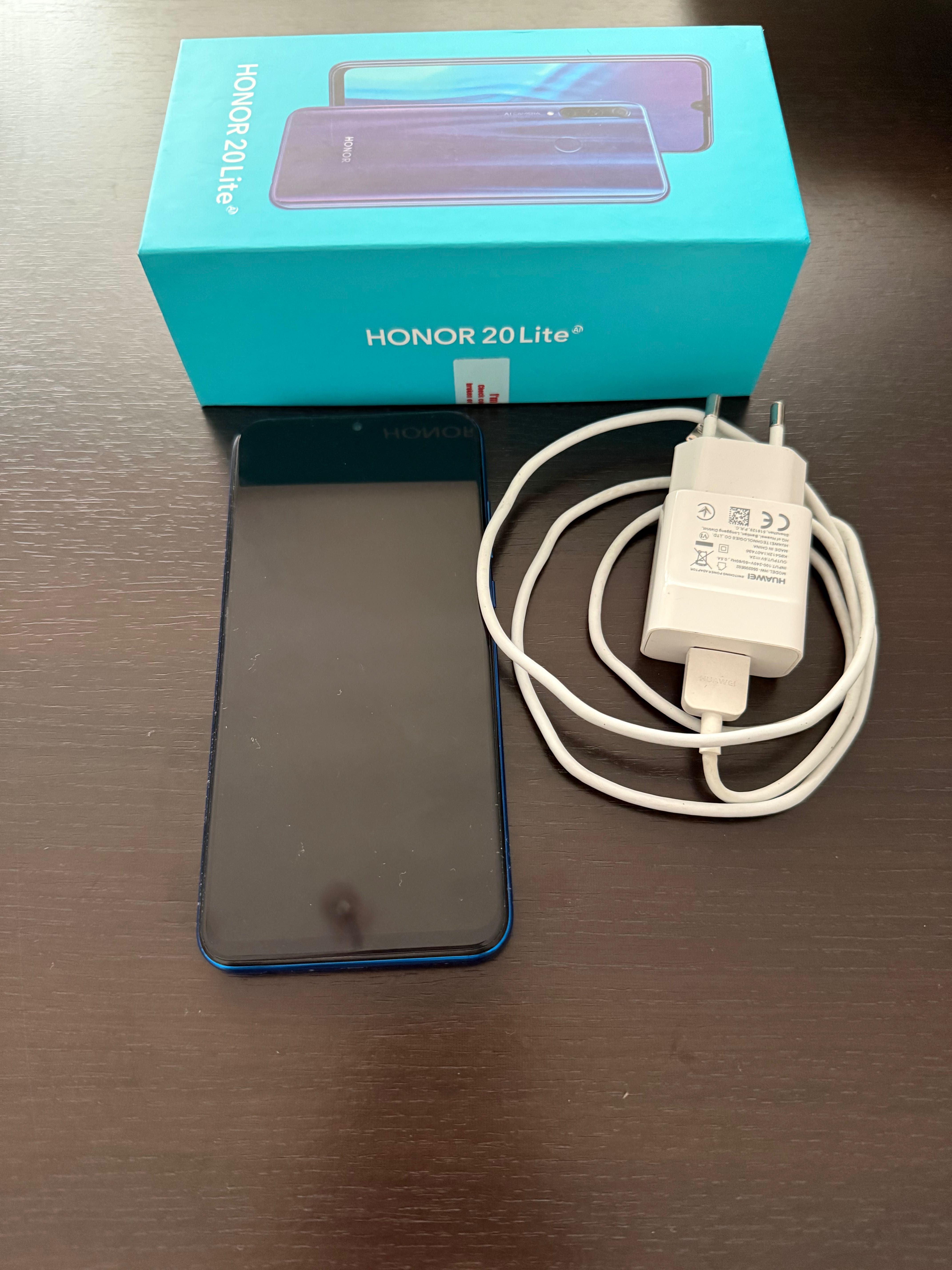 Продавам смарт телефон Honor 20Lite