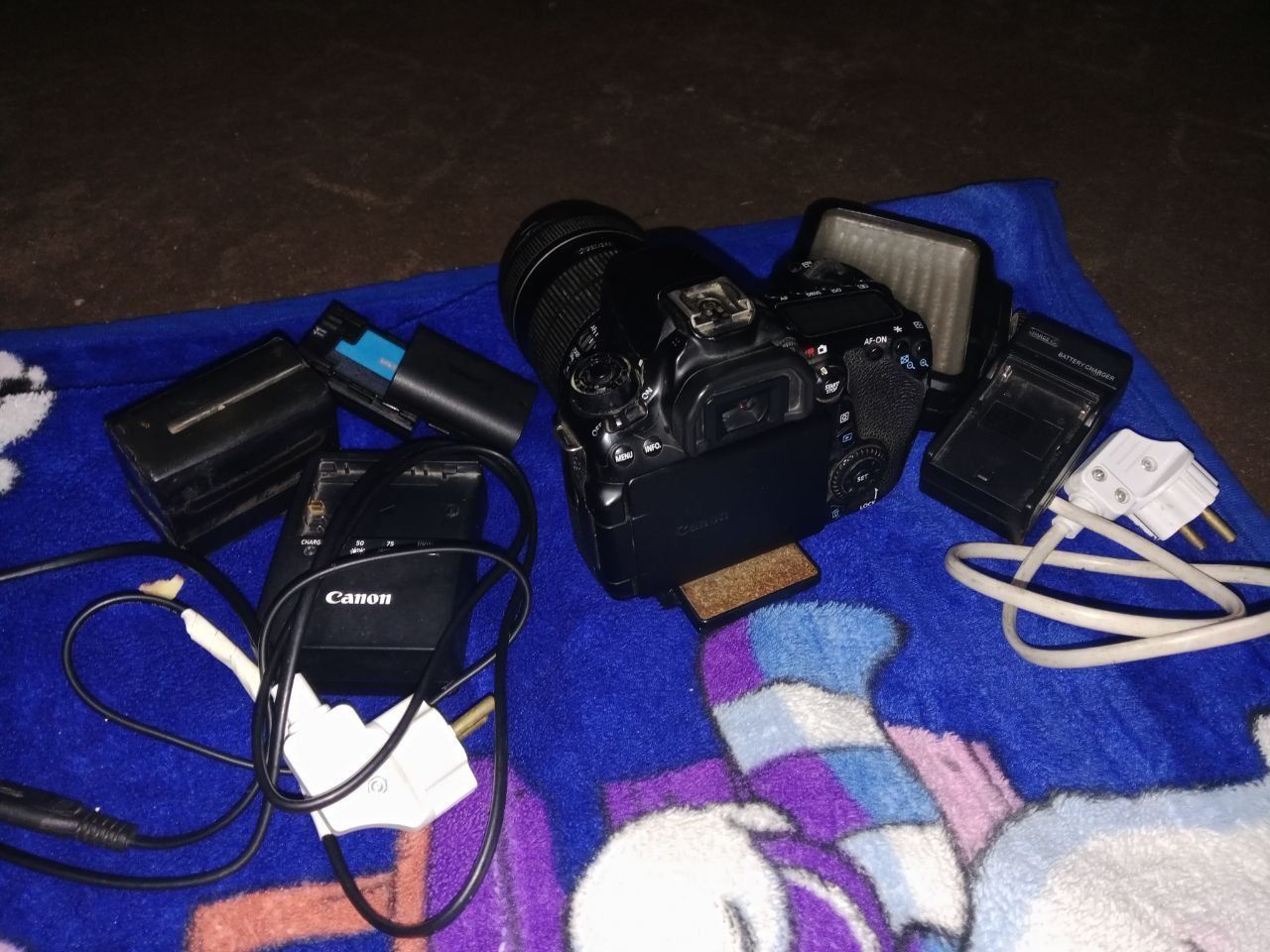 70d Canon  sotiladi pul zarur uchun sotilyapti tuygan tayyor kamera.