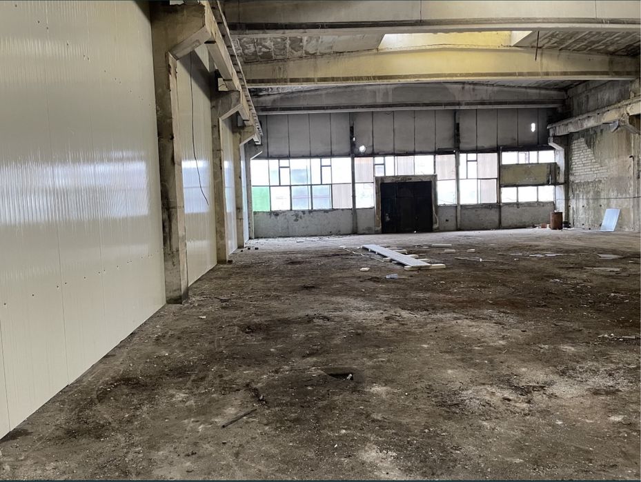 Hala pod rulant cu teren si birouri de inchiriat