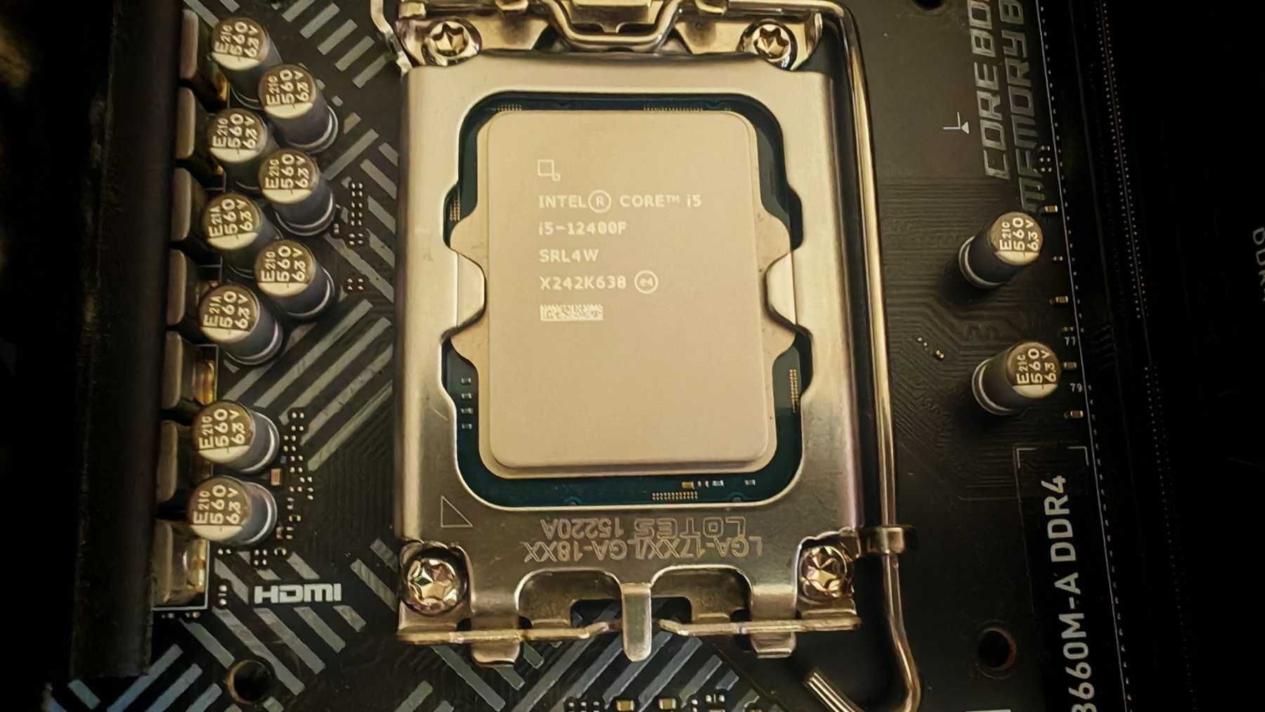 MSI PRO B660M-A DDR4 + INTEL i5-12400F, 6 Cores + 32GB 3200Mhz