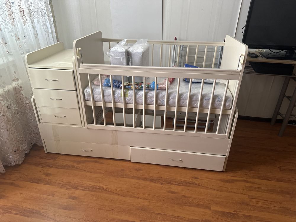 Продам манеж кровать.