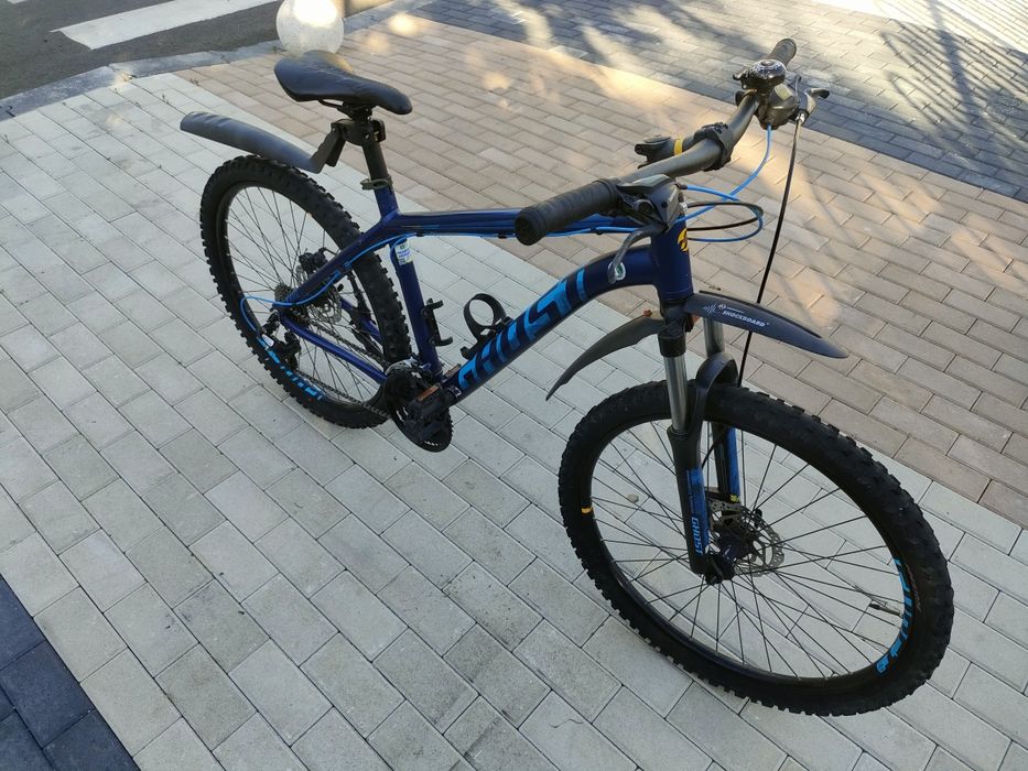 Bicicleta Ghost  26" Base black/blue
Cadru: Aluminiu

Marime:
Furca: G