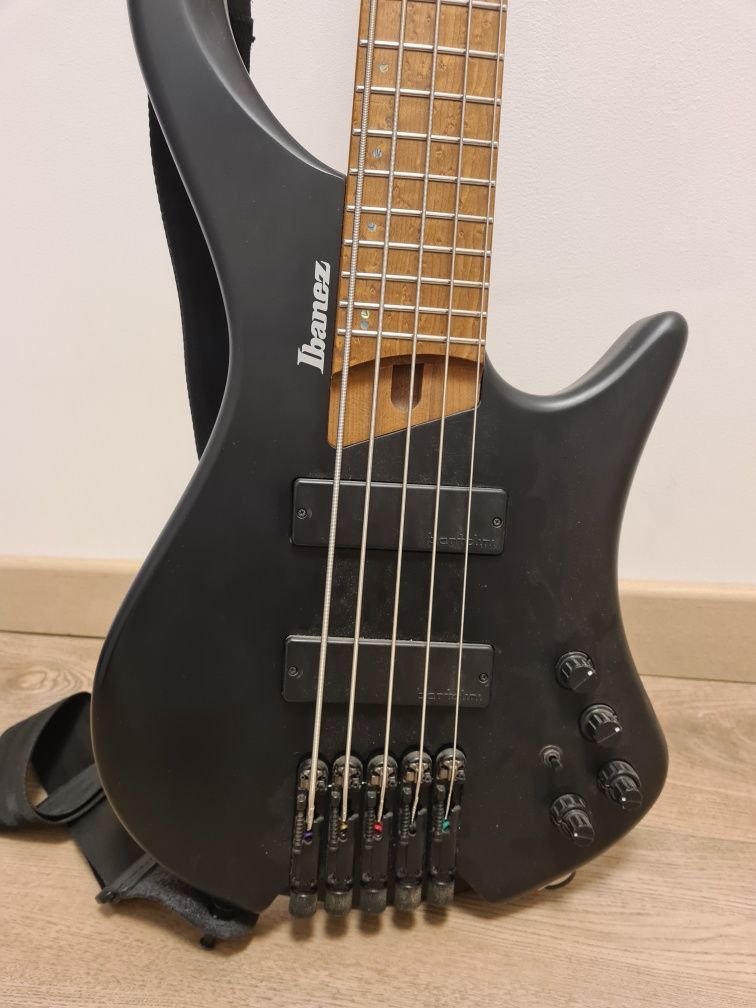 Bass activ, 5 corzi, Ibanez, headless