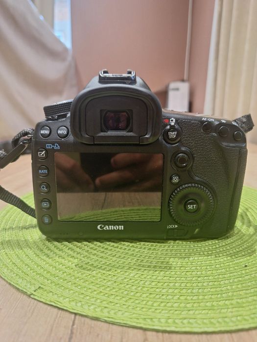Продавам Canon 5D MarkIII