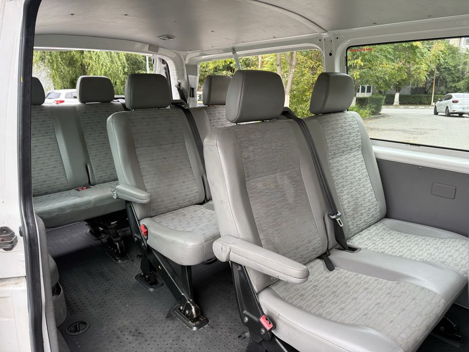 VW Transporter T5 2.0 Tdi Euro 5 Avariat cu 8+1 Locuri