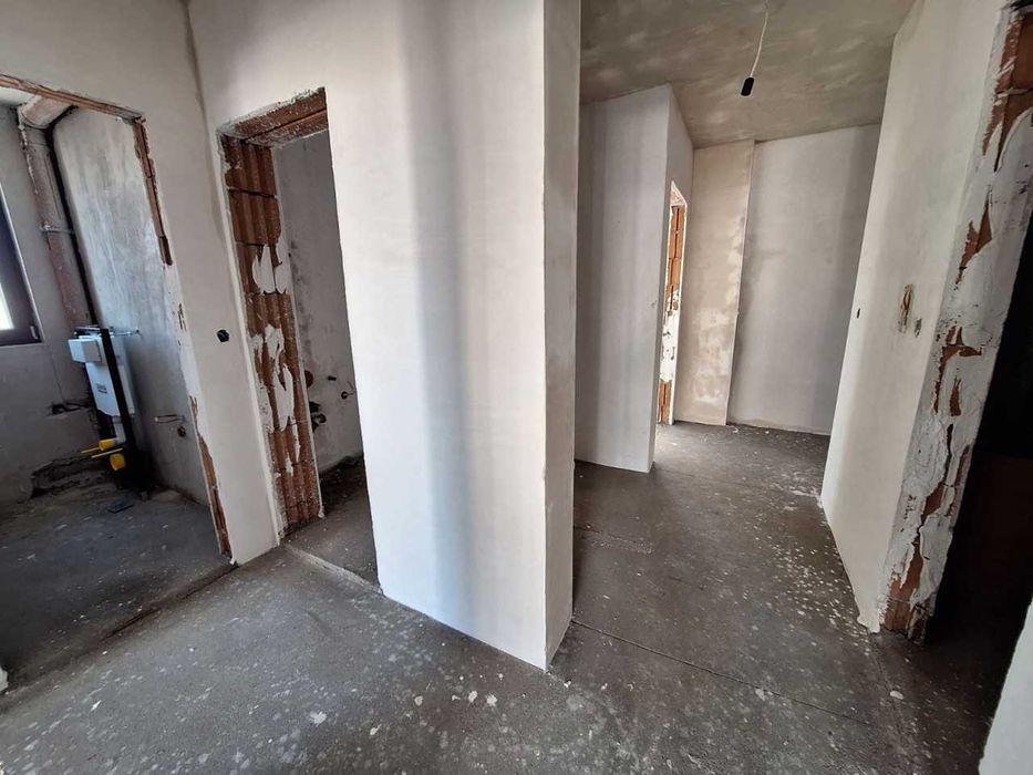 Продава се Тристаен апартамент в Пловдив, Остромила - 114 кв.м за 1202 €/кв.м - Снимка #1