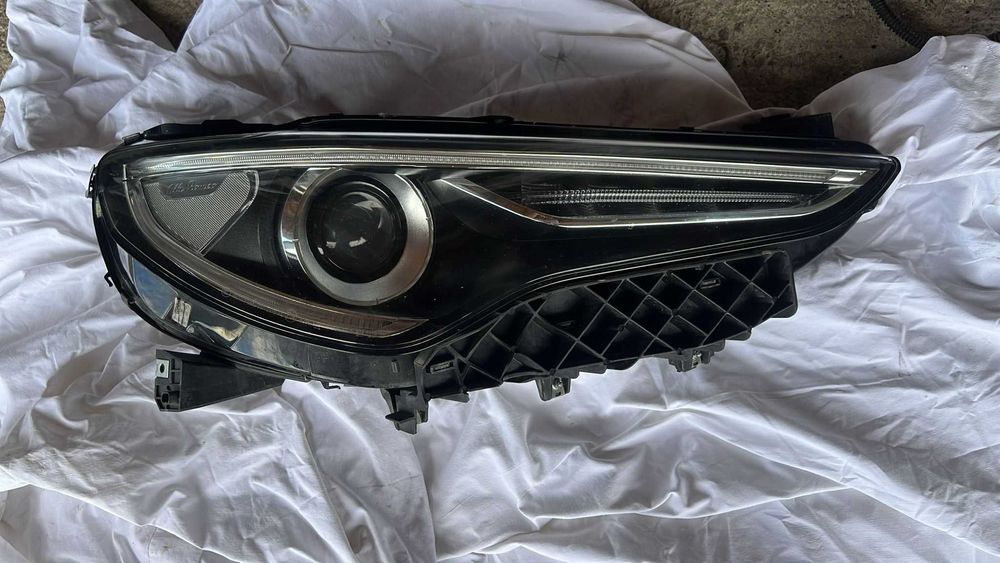 Far stanga dreapta Alfa Romeo Stelviosi alte piese