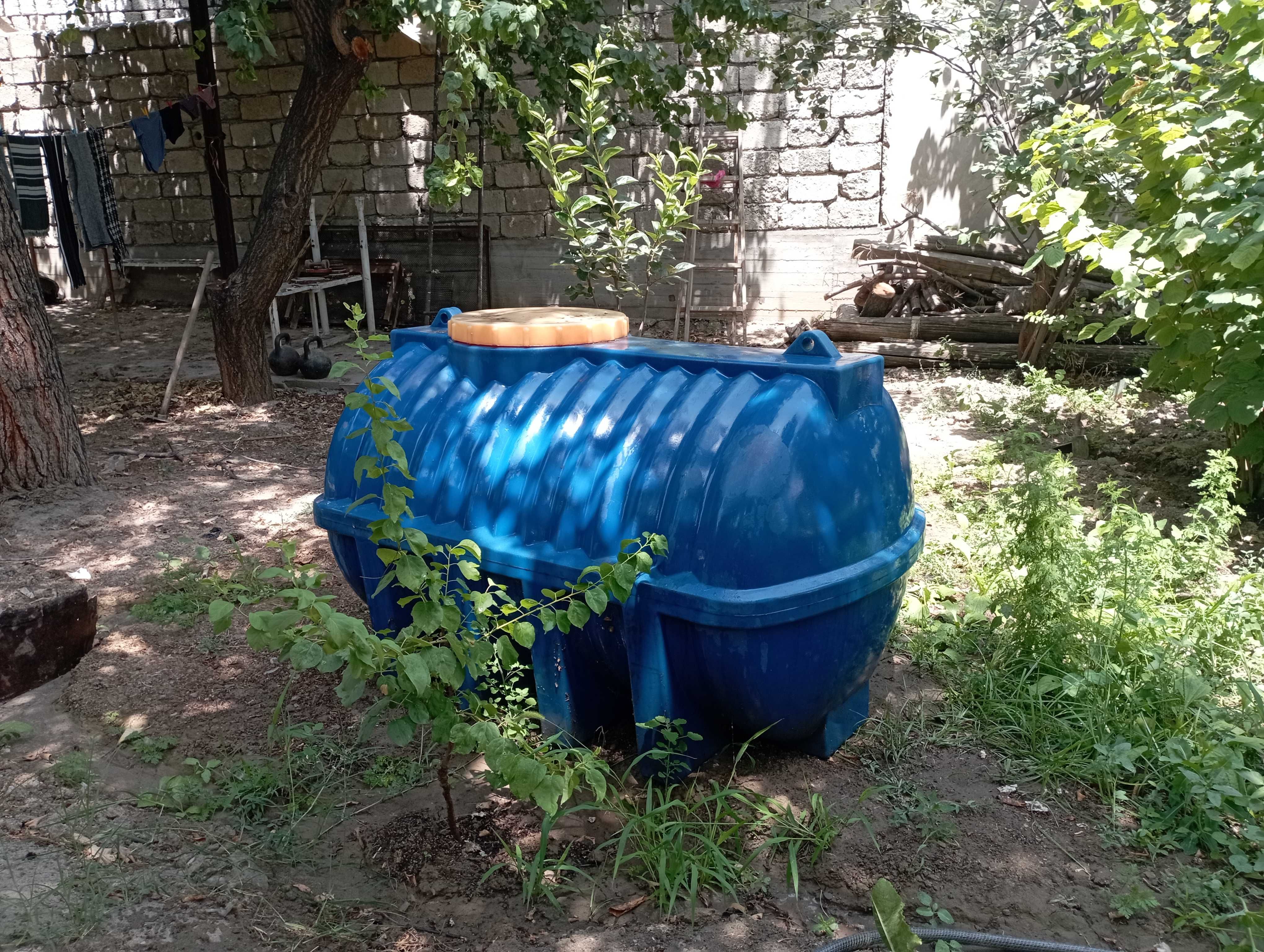 Продаются юмкость для воды 1 тонник