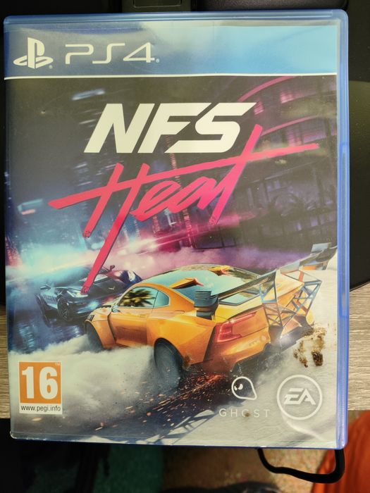 PlayStation 4 - 500 GB. С много игри + Волан + 2 джойстика със станция