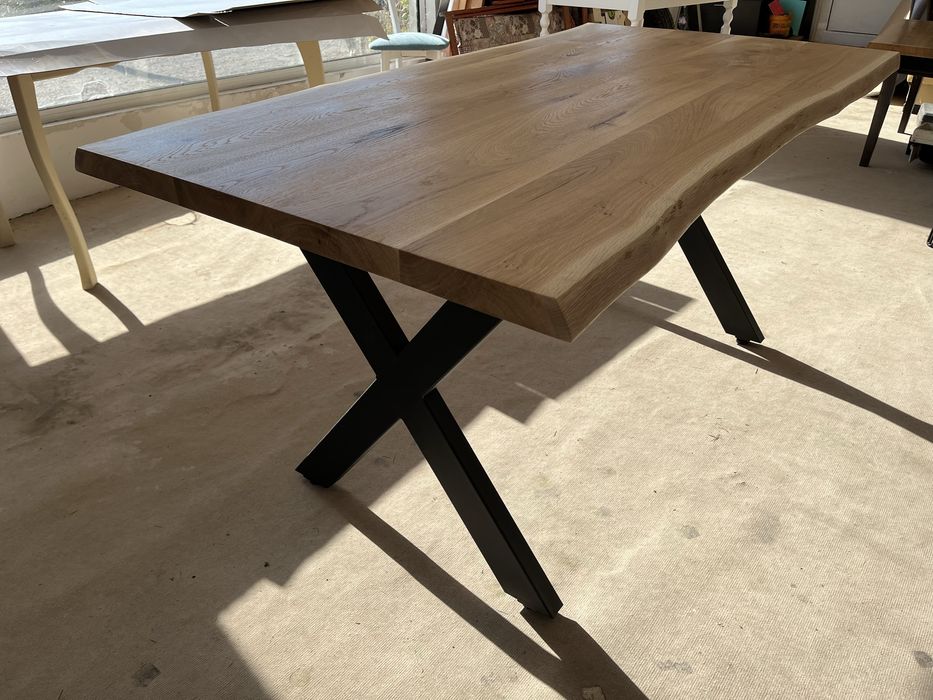 Трапезна маса от дъб с метални крака