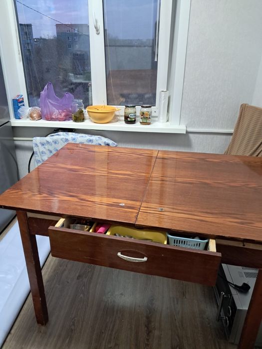 Продается стол в отличном состоянии