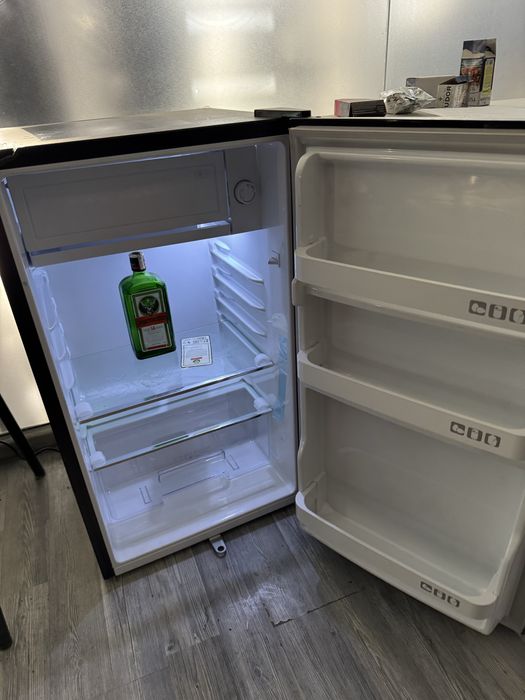 Холодильник мини иделаьном состоянии почти новый