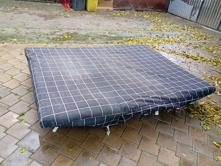 Vând dormitor .șifonier 2 uși. 1servanta  1 noptiera+canapea extensibi