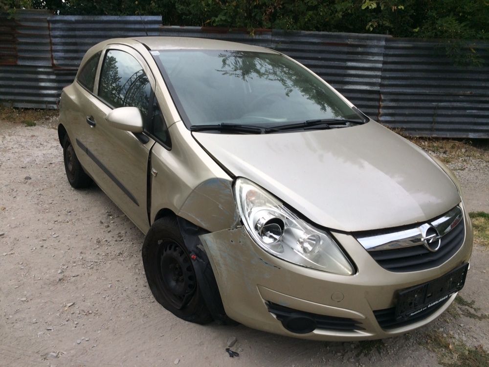 Opel Corsa 1.0 60к.с на части