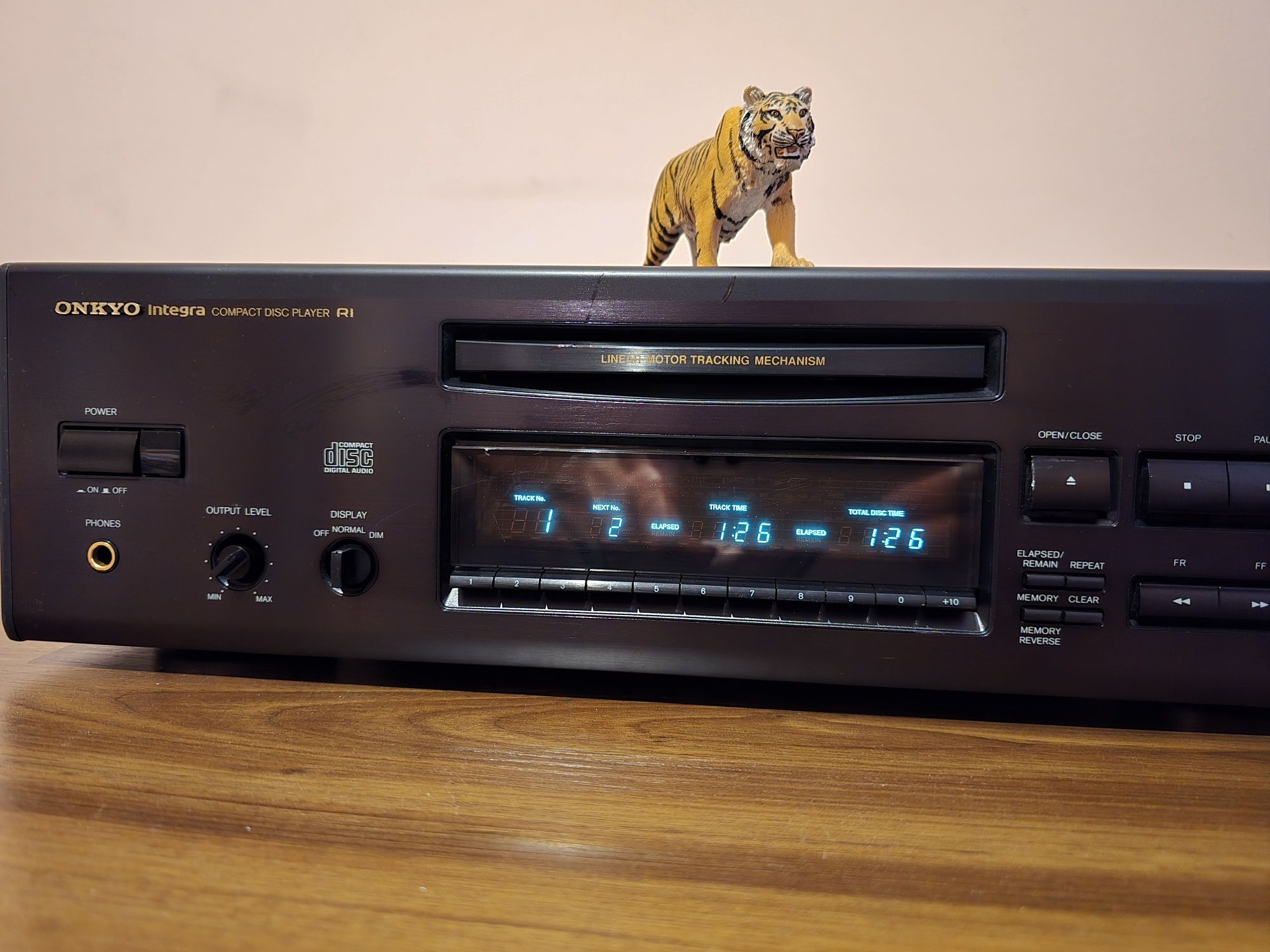 Onkyo DX-6850 Integra Series. Cd player high-end.  Preț fix !