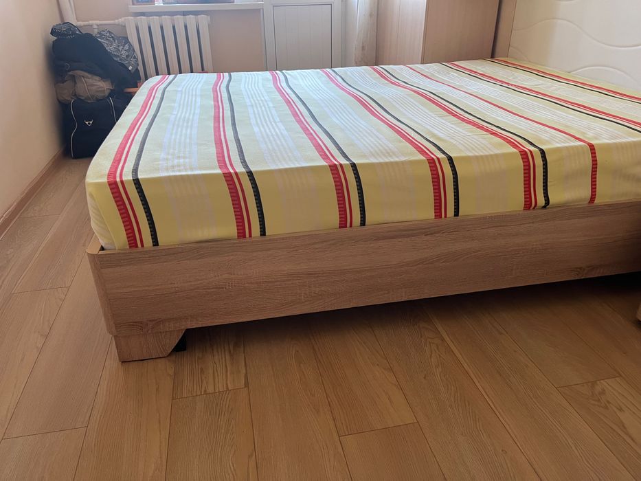 Продам кровать двуспальную.