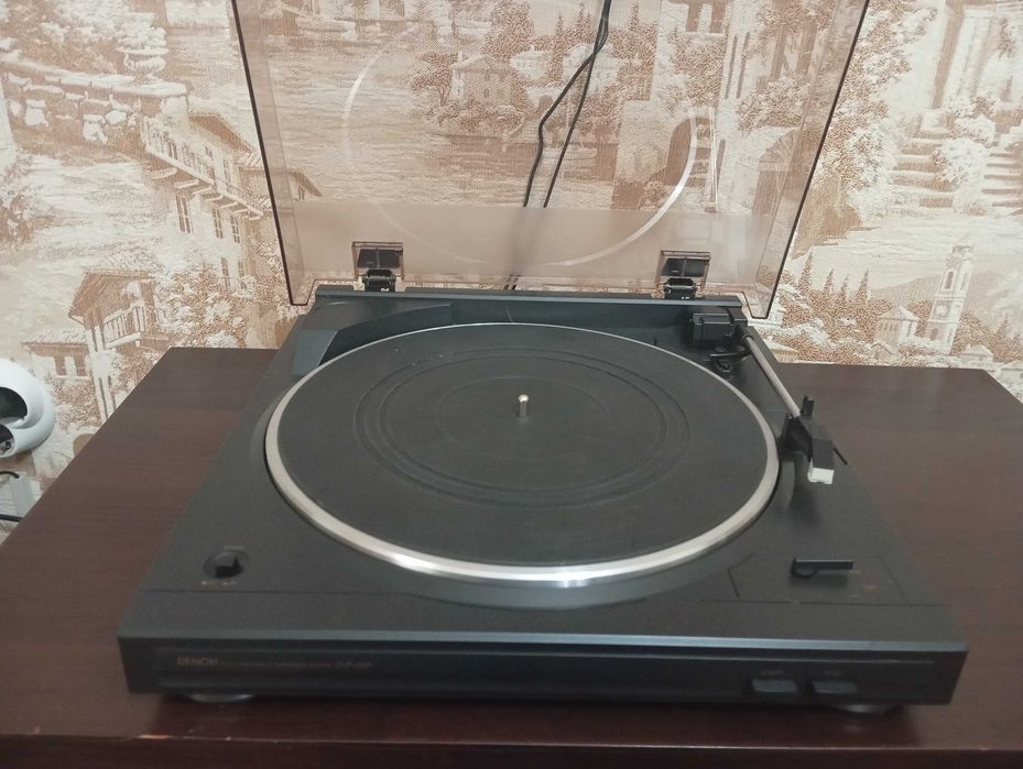 Продам проигрыватель винил дисков DENON.