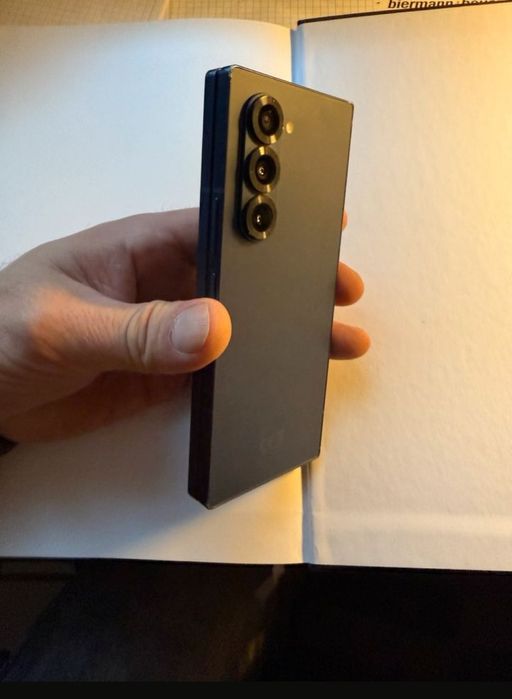 Продавам Samsung z fold 6