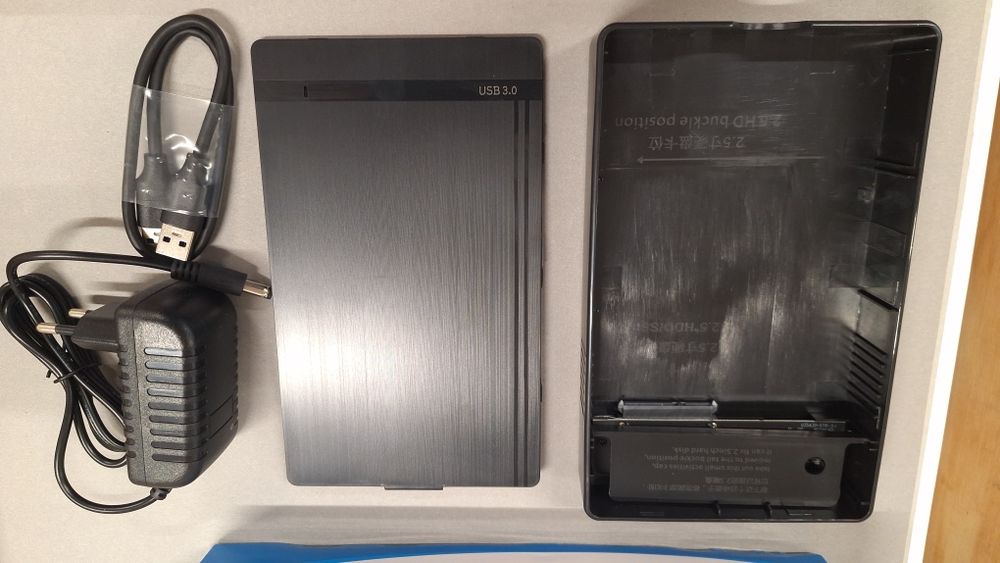 Продавам кутия за 2.5" (3.5") хард диск