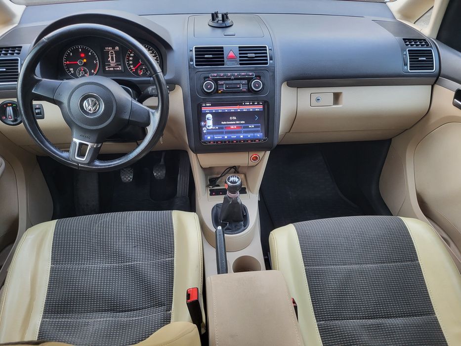 Volkswagen Touran 2.0 Tdi Manual / 7 locuri / 11.2011