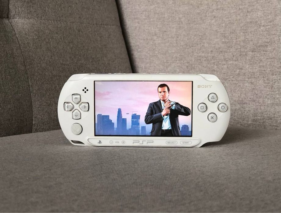 Белая PSP STREET + 30 Игр (Отправлю по РК)