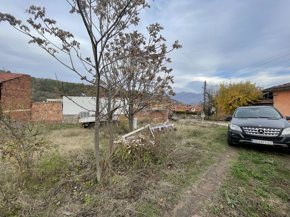 Парцел в гр.Бобошево 1100 кв.м Ток , вода , канал.