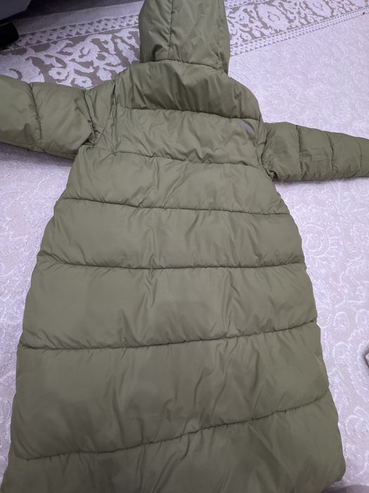 Продам теплую куртку для девочек 10-12лет