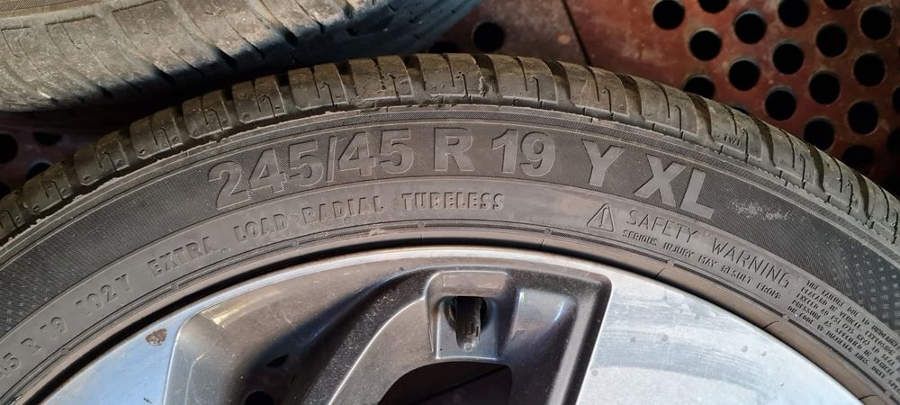 Vand set  jeante cu cauciucuri R 19 ,245/45 R19 Y XL