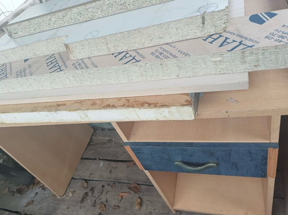 Продам стол компьютерный