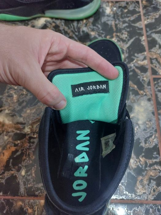 Adidasi Jordan mars 270