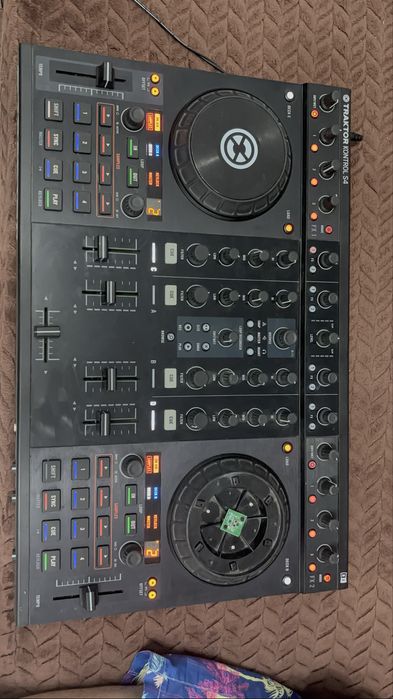 Consola Traktor Kontrol S4