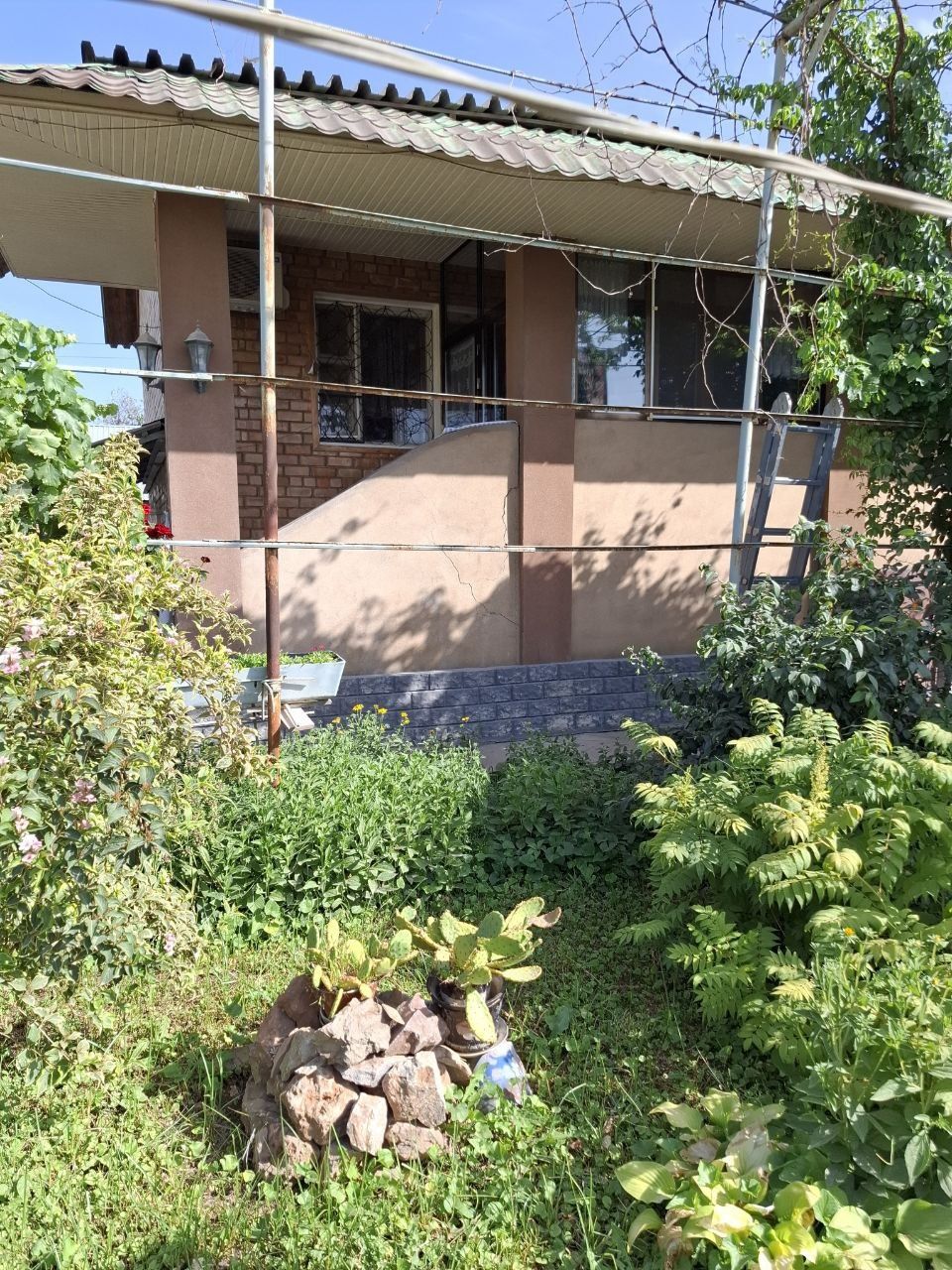 Ховли сотилади 12 соток Тош шахар Яшнабад тумани Узбекистан парки енид